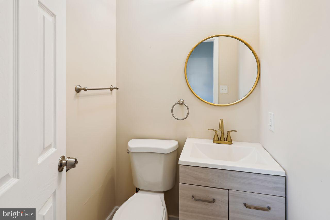 3701 Manchester Avenue Baltimore, MD 21215 - Photo 27 of 34 a bathroom with a toilet sink and mirror