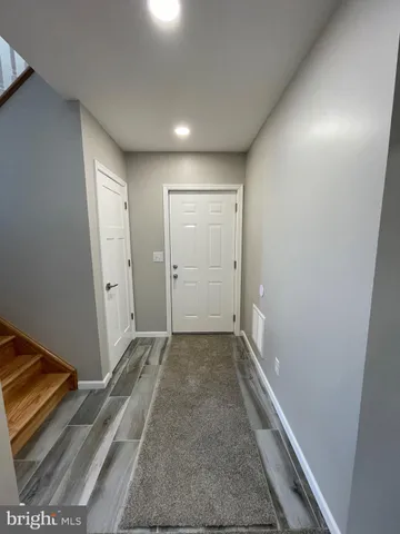 a view of livingroom with furniture