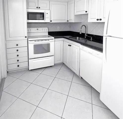 $1,975 | 3050 North Palm Aire Drive, Unit 602, Pompano Beach, FL 33069