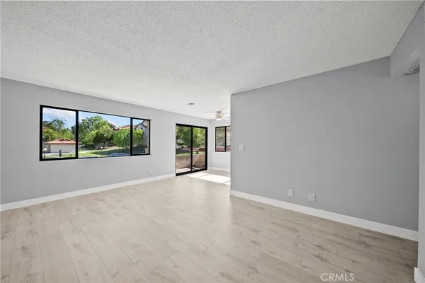 $399,997 | 27949 Tyler Lane, Unit 355, Canyon Country, CA 91387