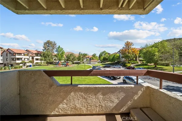 $399,997 | 27949 Tyler Lane, Unit 355, Canyon Country, CA 91387