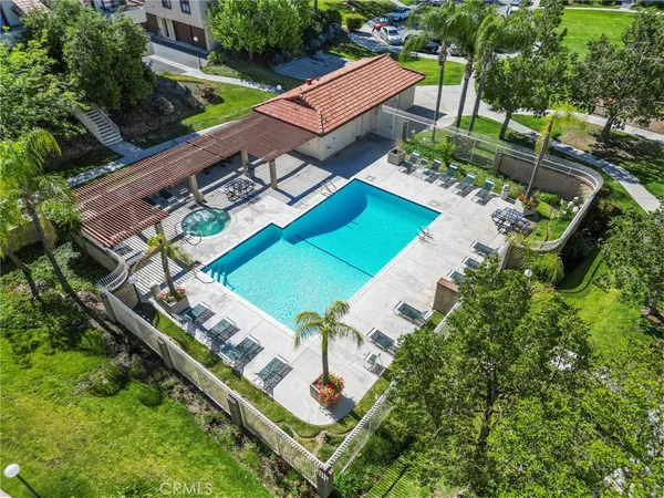 $399,997 | 27949 Tyler Lane, Unit 355, Canyon Country, CA 91387