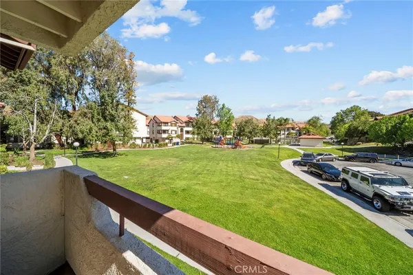 $399,997 | 27949 Tyler Lane, Unit 355, Canyon Country, CA 91387