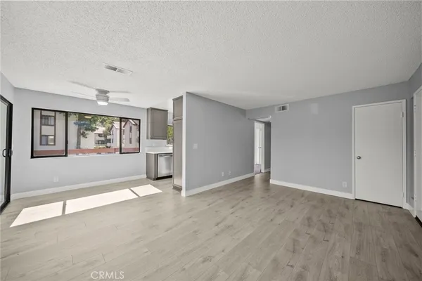 $399,997 | 27949 Tyler Lane, Unit 355, Canyon Country, CA 91387
