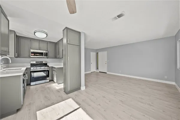 $399,997 | 27949 Tyler Lane, Unit 355, Canyon Country, CA 91387