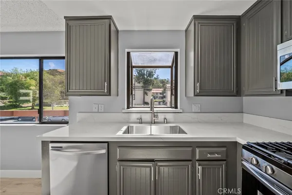 $399,997 | 27949 Tyler Lane, Unit 355, Canyon Country, CA 91387