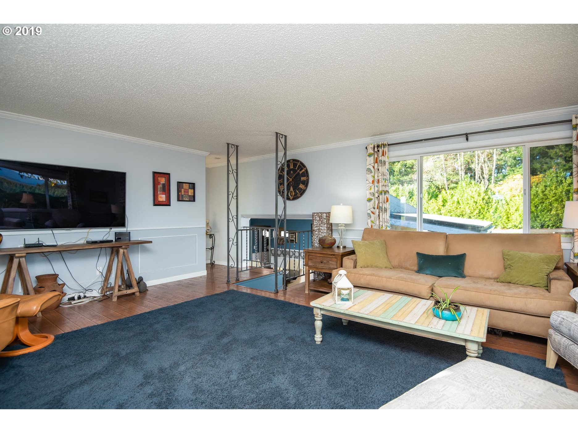 34499 Southeast Divers Road Estacada, OR 97023 - Photo 4 of 32 Living Room