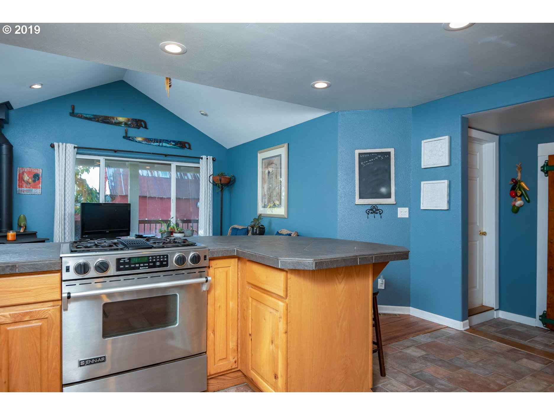 34499 Southeast Divers Road Estacada, OR 97023 - Photo 9 of 32 Kitchen/Family Room