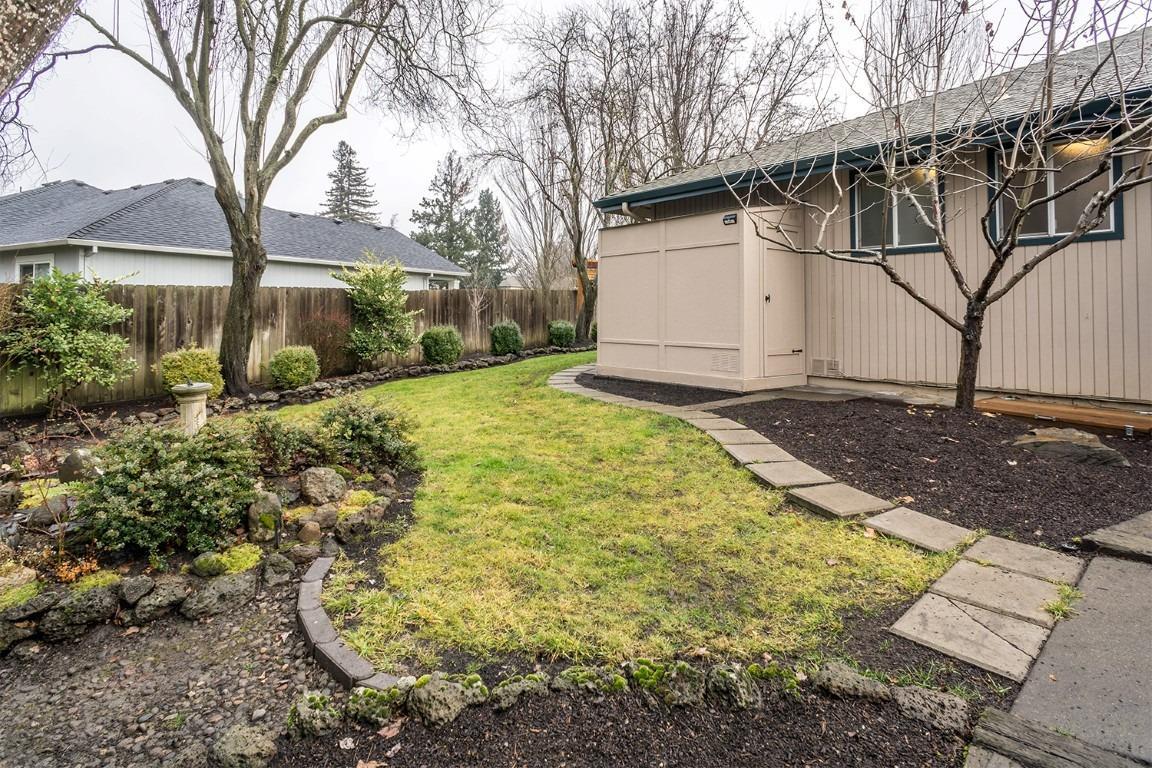 887 Ridgeway Circle Medford, OR 97504 - Photo 28 of 31 Additional Photo