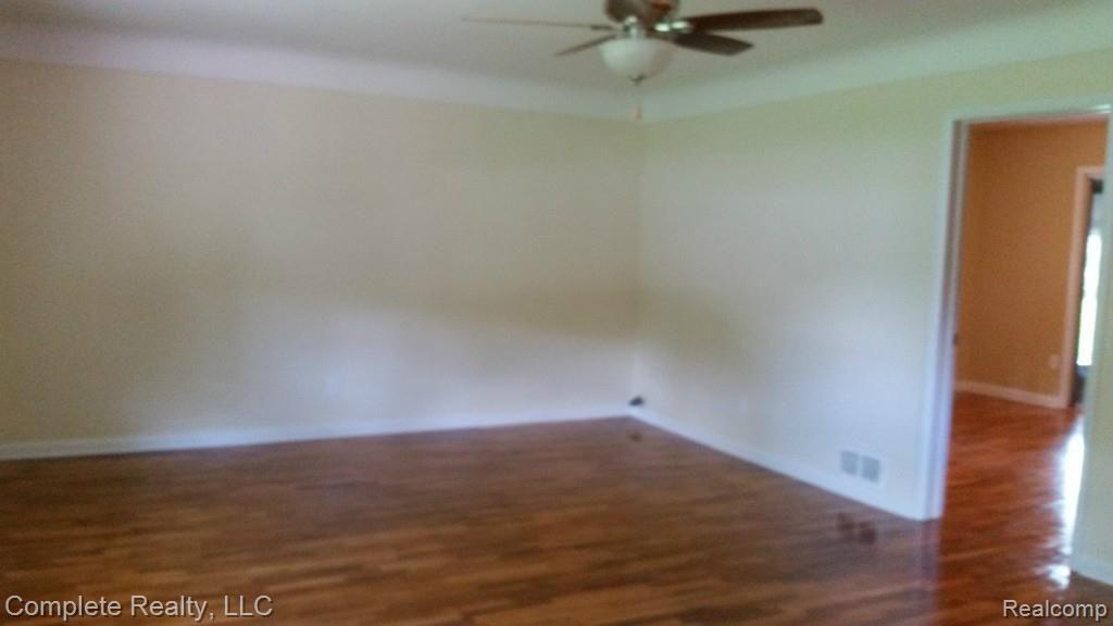 3139 North Belsay Road Flint, MI 48506 - Photo 3 of 27 Living Room 22x15