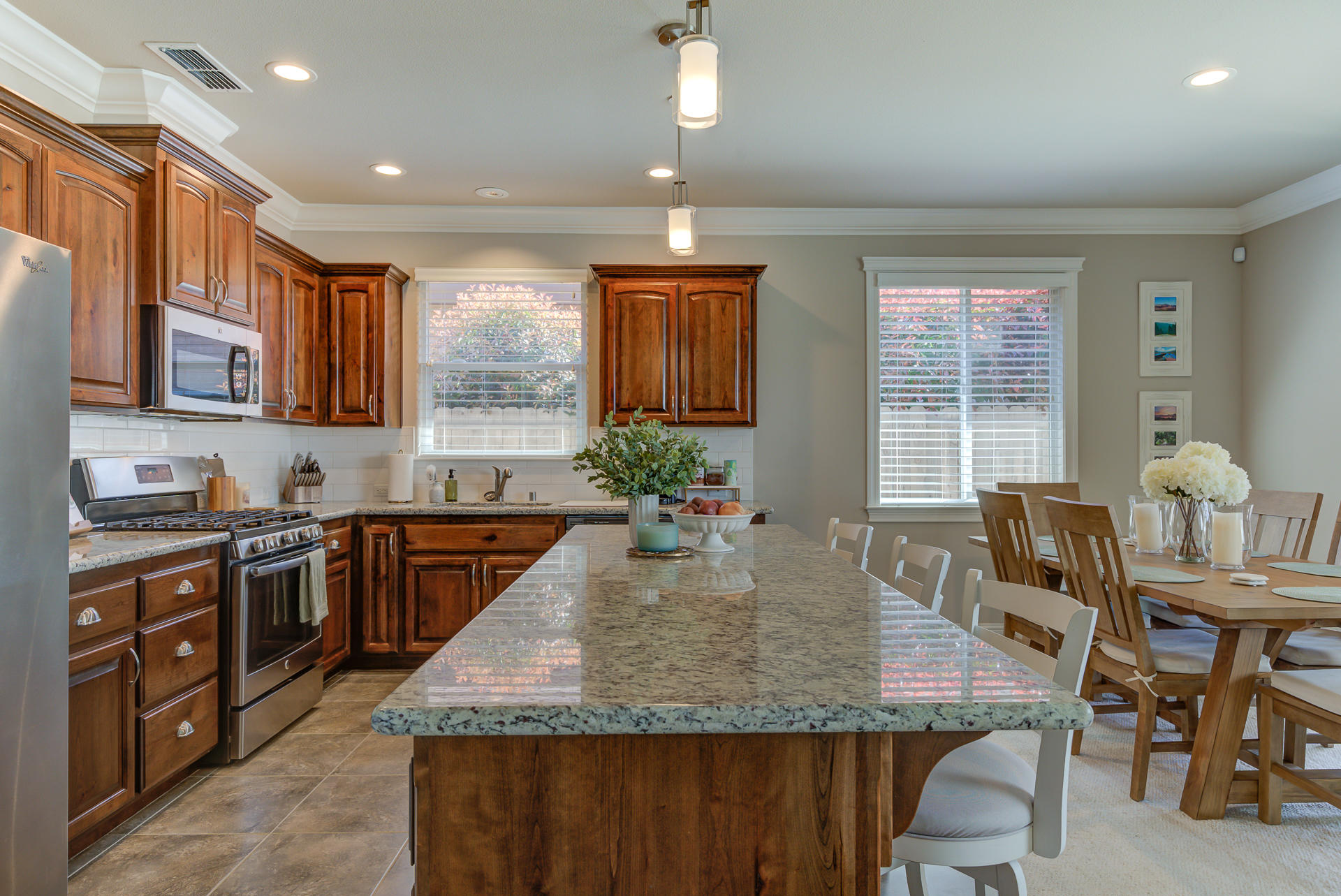 5566 Muir Peak Road Redding, CA 96002 - Photo 9 of 30 5566MuirPlace_016