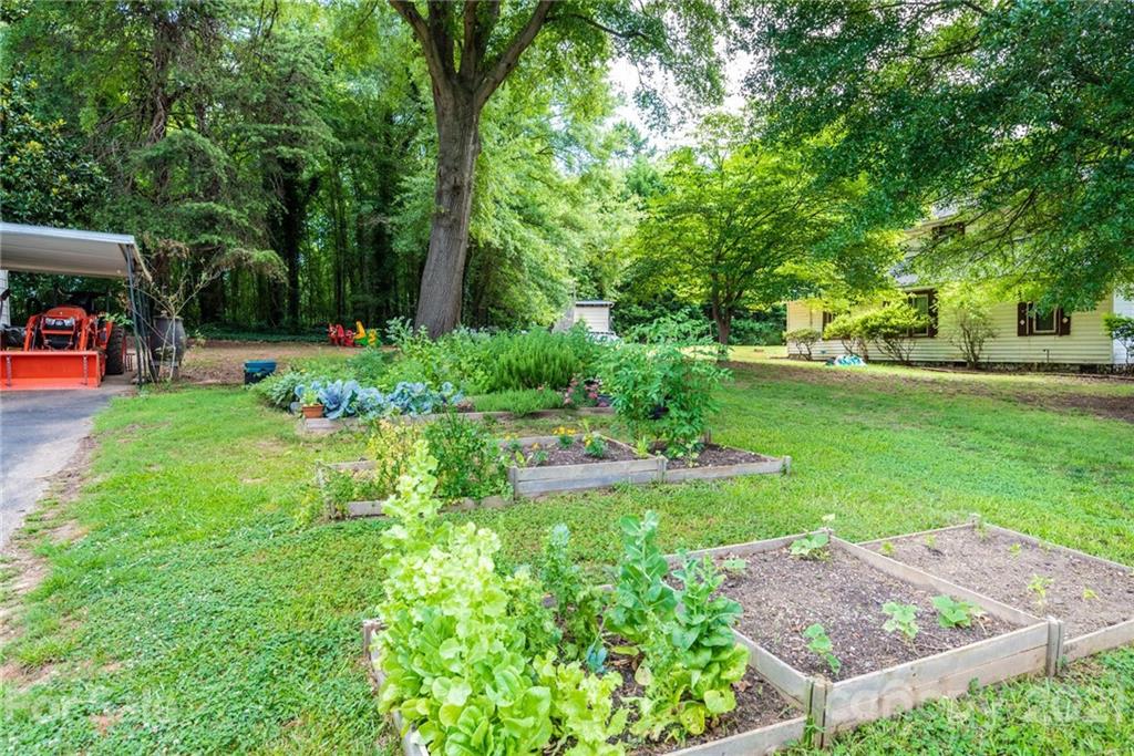702 Robinson-Clemmer Road Dallas, NC 28034 - Photo 8 of 48 Gallery Image 8