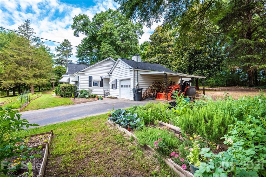702 Robinson-Clemmer Road Dallas, NC 28034 - Photo 9 of 48 Gallery Image 9