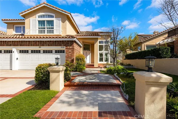 $1,899,000 | 910 South Barton Court, Anaheim, CA 92808