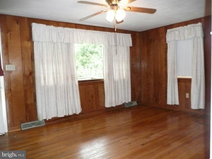 14707 Weller Road Hancock, MD 21750 - Photo 1 of 10 Living Room
