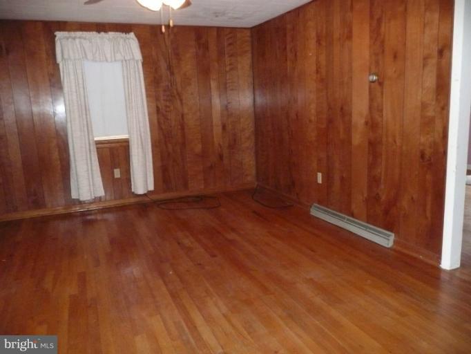 14707 Weller Road Hancock, MD 21750 - Photo 9 of 10 Living Room