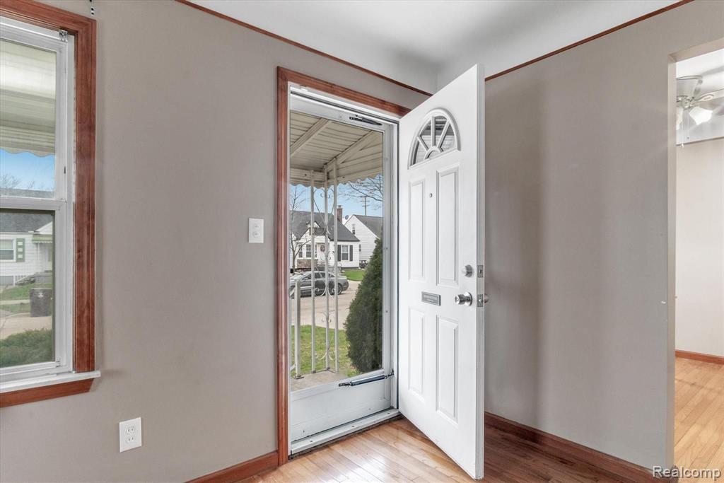 7535 Sterling Street Center Line, MI 48015 - Photo 6 of 48