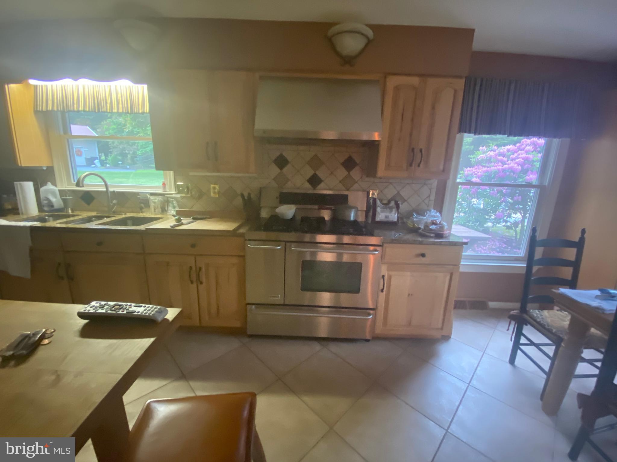 832 Warburton Road Elkton, MD 21921 - Photo 8 of 25 and professional 6 burner gas stove