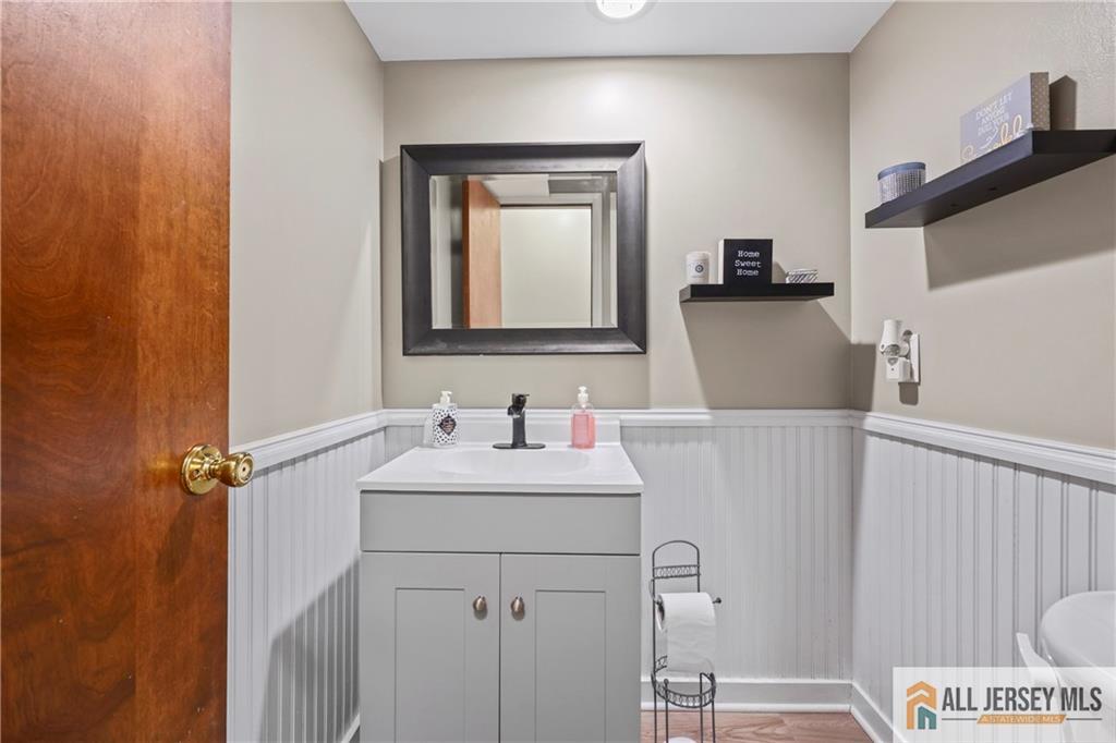 176 Stonehill Road Freehold, NJ 07728 - Photo 20 of 44