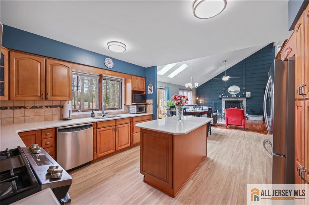 176 Stonehill Road Freehold, NJ 07728 - Photo 10 of 44