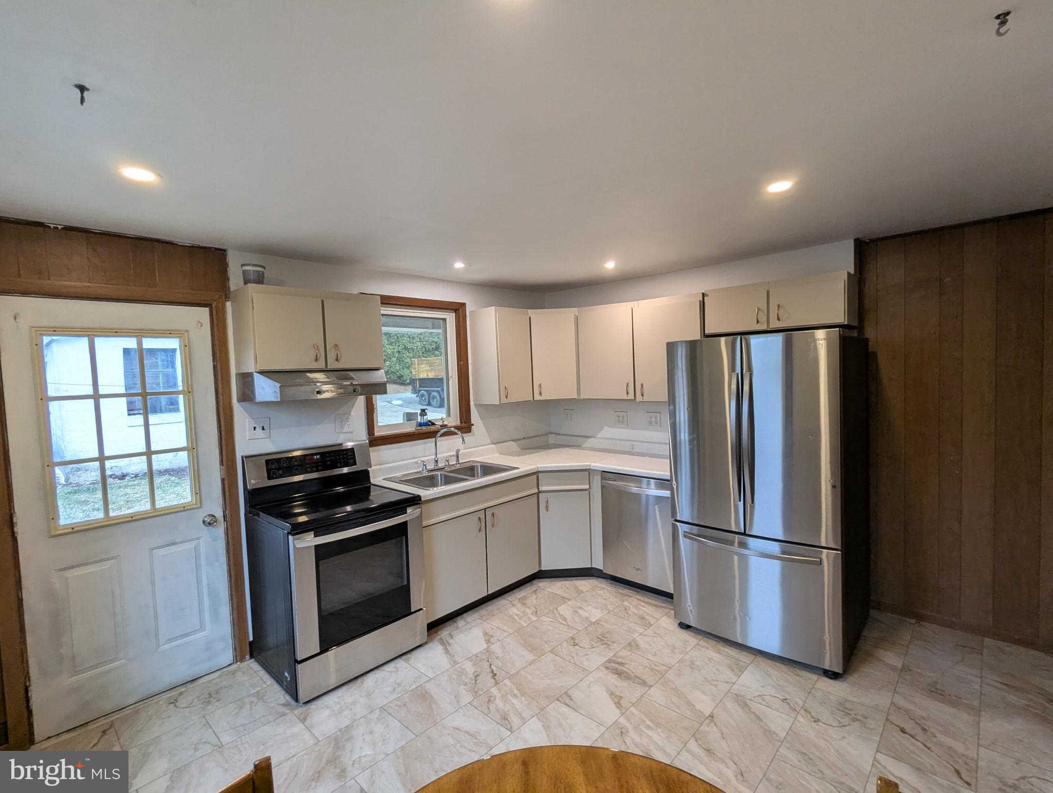 1028 Broadway Boulevard Reading, PA 19607 - Photo 8 of 27