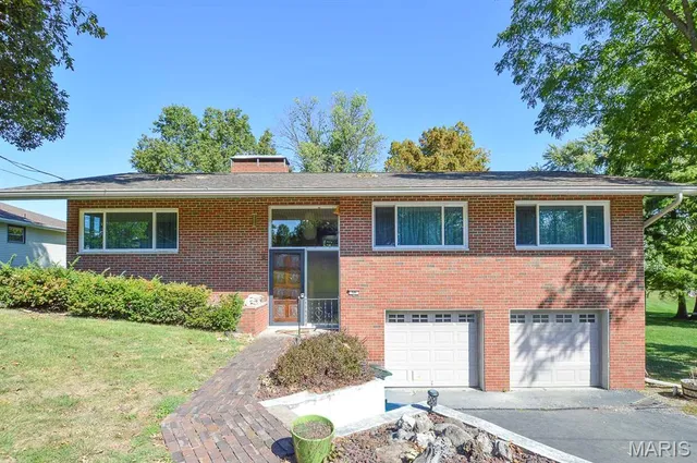 $192,920 | 59 Lake Shore Drive, Troy, IL 62294