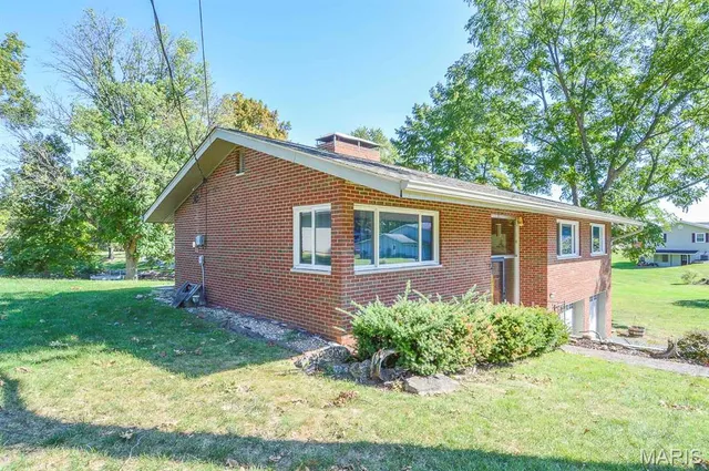 $192,920 | 59 Lake Shore Drive, Troy, IL 62294