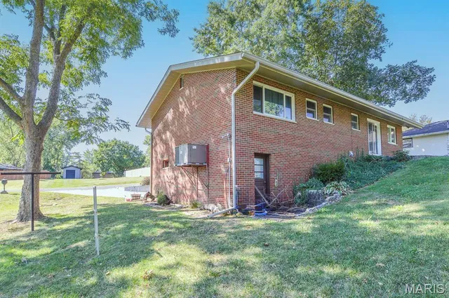 $192,920 | 59 Lake Shore Drive, Troy, IL 62294