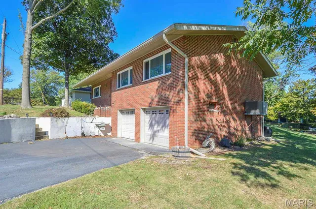 $192,920 | 59 Lake Shore Drive, Troy, IL 62294