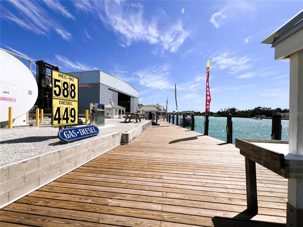 100 Circuit Road, Unit S86 Nokomis, FL 34275 - Photo 16 of 23 a outdoor view with a sitting space