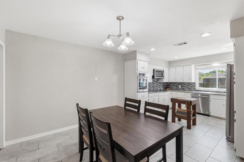 2413 Meadow View Bedford, TX 76021 - Photo 14 of 39