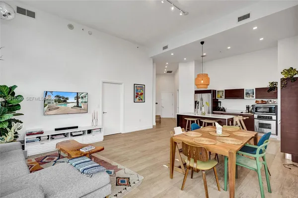 $4,400 | 1900 North Bayshore Drive, Unit 816, Miami, FL 33132