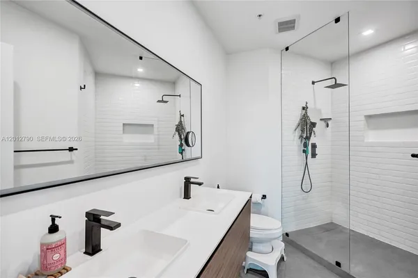 $4,400 | 1900 North Bayshore Drive, Unit 816, Miami, FL 33132