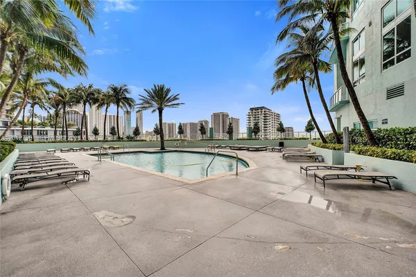 $4,400 | 1900 North Bayshore Drive, Unit 816, Miami, FL 33132