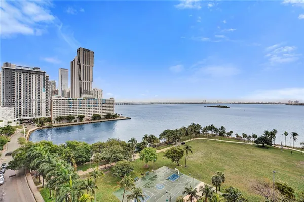 $4,400 | 1900 North Bayshore Drive, Unit 816, Miami, FL 33132