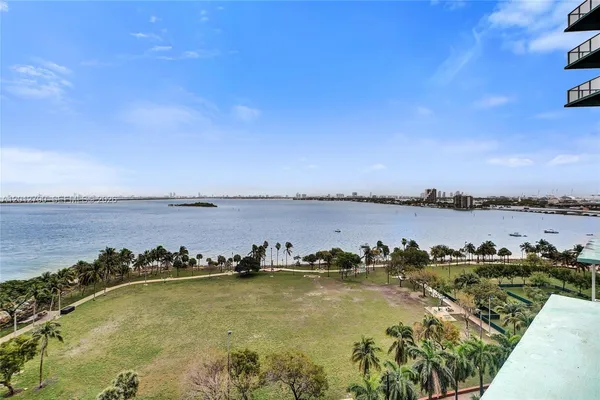 $4,400 | 1900 North Bayshore Drive, Unit 816, Miami, FL 33132
