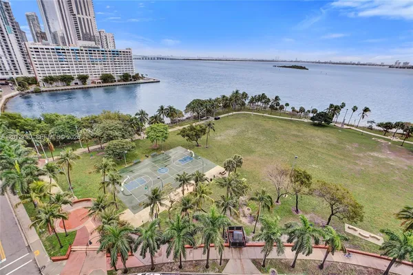 $4,400 | 1900 North Bayshore Drive, Unit 816, Miami, FL 33132