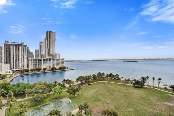 $4,400 | 1900 North Bayshore Drive, Unit 816, Miami, FL 33132