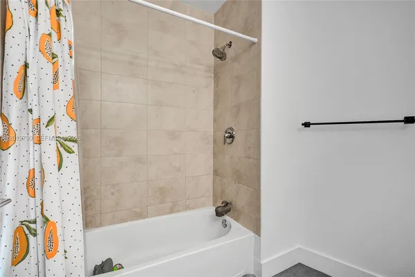 $4,400 | 1900 North Bayshore Drive, Unit 816, Miami, FL 33132