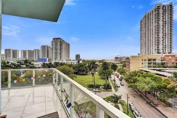 $4,400 | 1900 North Bayshore Drive, Unit 816, Miami, FL 33132