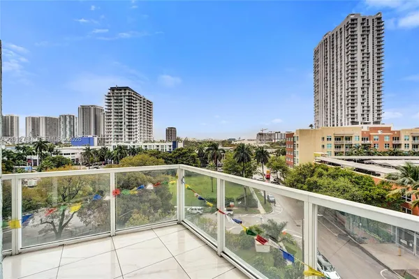 $4,400 | 1900 North Bayshore Drive, Unit 816, Miami, FL 33132