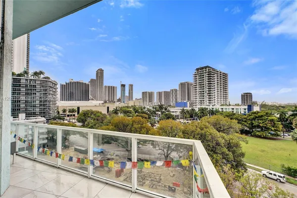 $4,400 | 1900 North Bayshore Drive, Unit 816, Miami, FL 33132