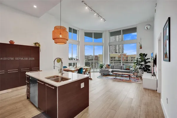 $4,400 | 1900 North Bayshore Drive, Unit 816, Miami, FL 33132