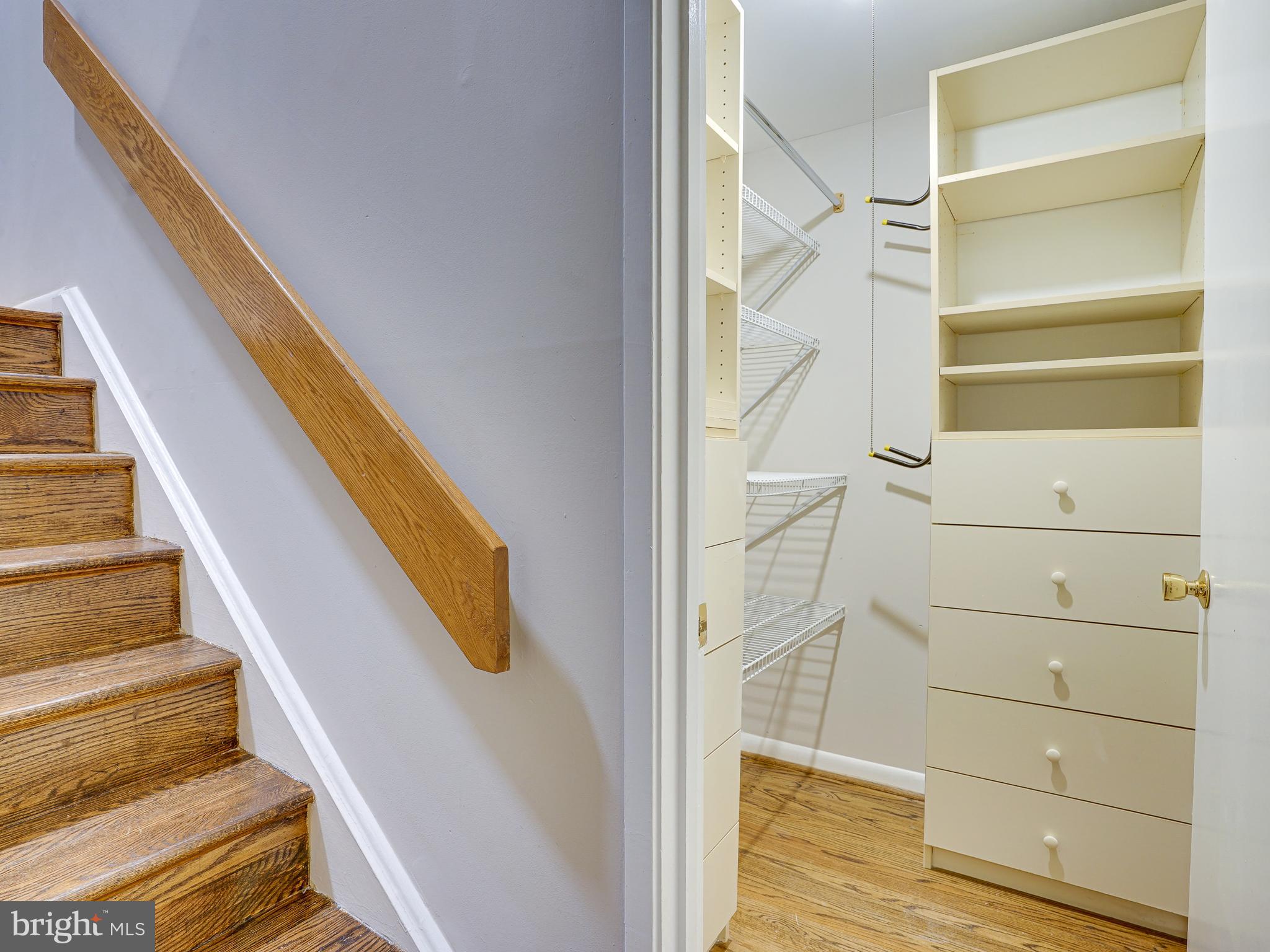 1595 Inlet Court Reston, VA 20190 - Photo 21 of 64 Large walk in closet on landing between levels