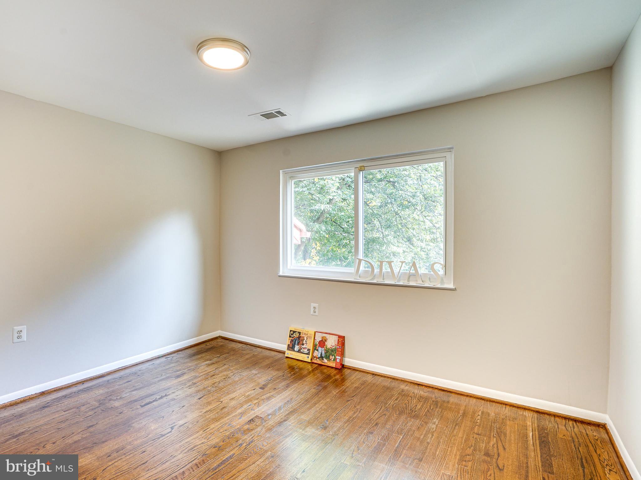 1595 Inlet Court Reston, VA 20190 - Photo 22 of 64 Bedroom #3