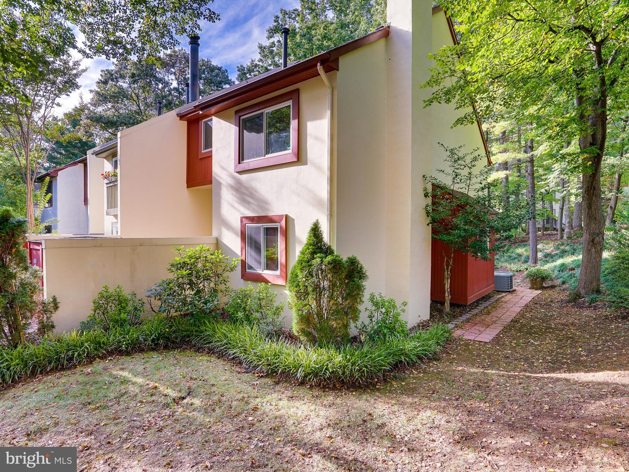 1595 Inlet Court Reston, VA 20190 - Photo 25 of 64 Side view