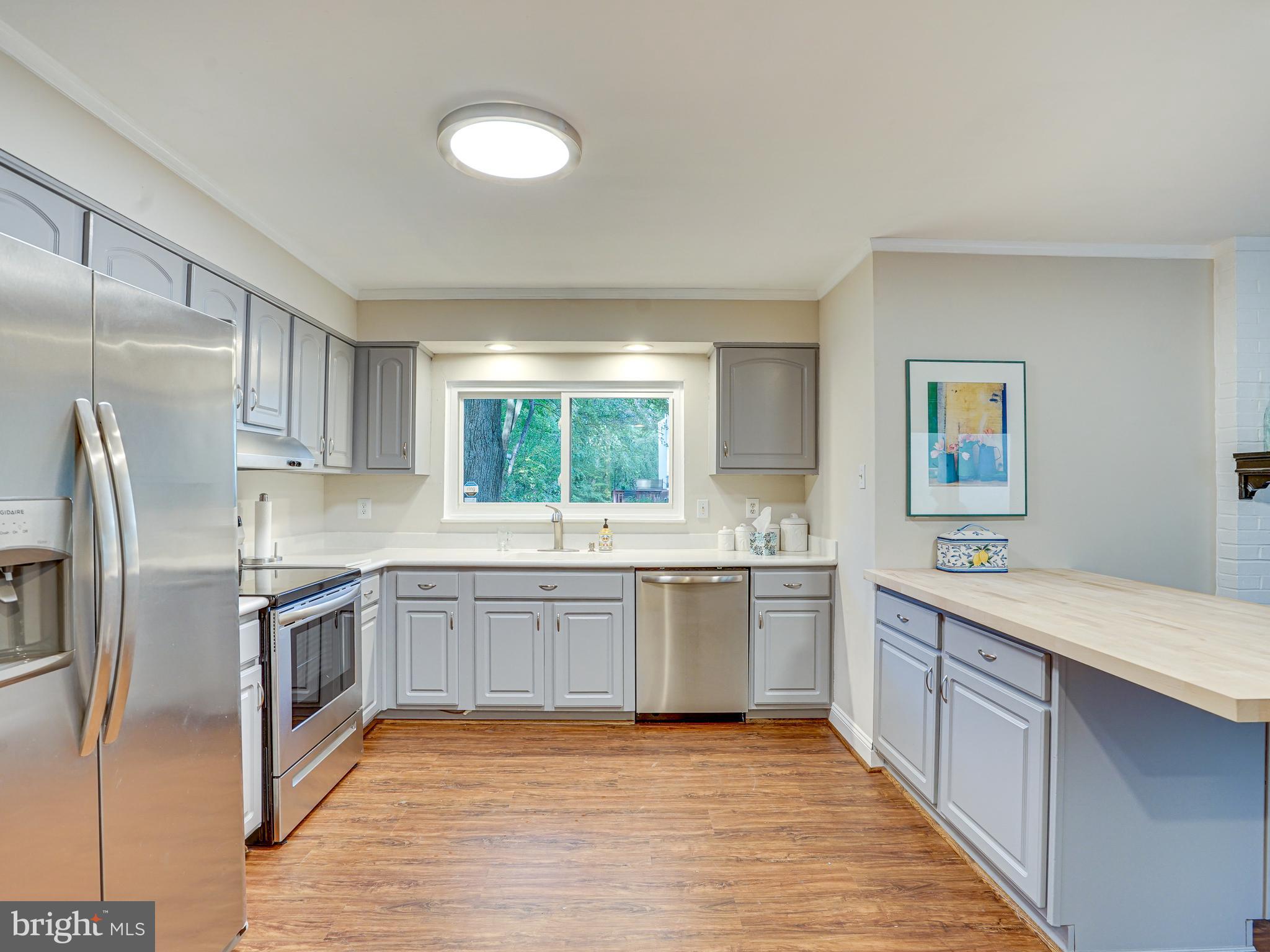 1595 Inlet Court Reston, VA 20190 - Photo 6 of 64 Kitchen