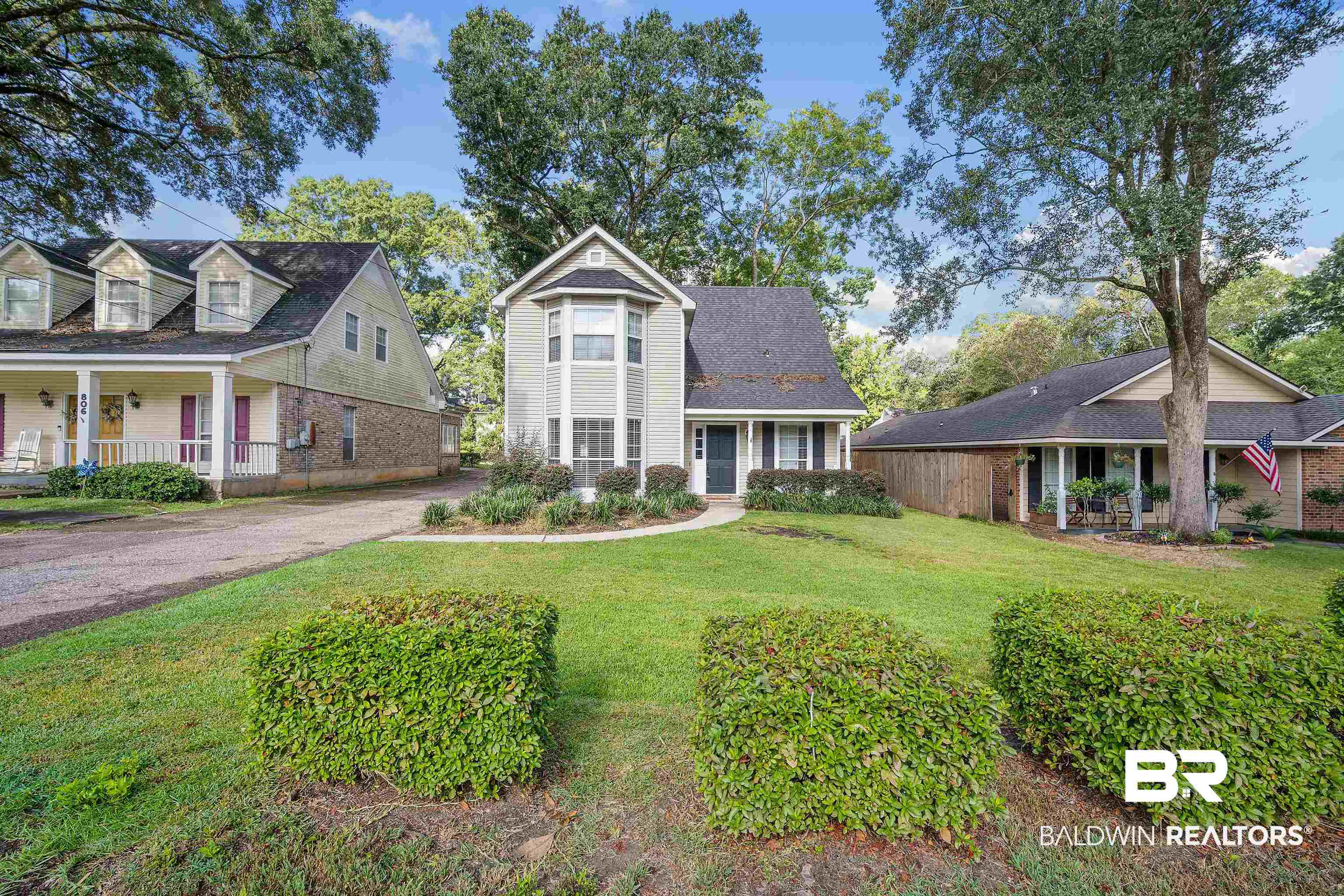 804 Wildwood Avenue Mobile, AL 36609 - Photo 2 of 30 View of front of house with a front yard and a porch