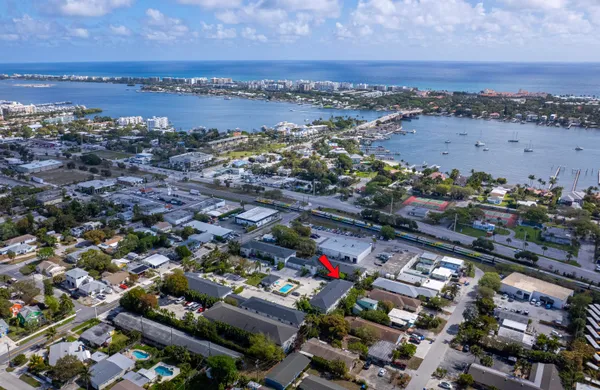$319,500 | 324 West Pine Street, Unit 11, Lantana, FL 33462