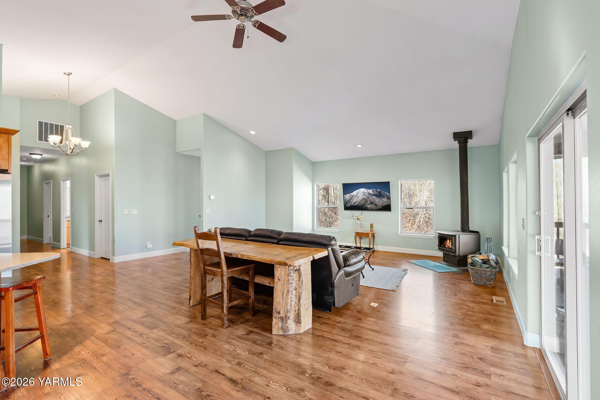 1575 Nile Road Naches, WA 98937 - Photo 13 of 43 Living Room